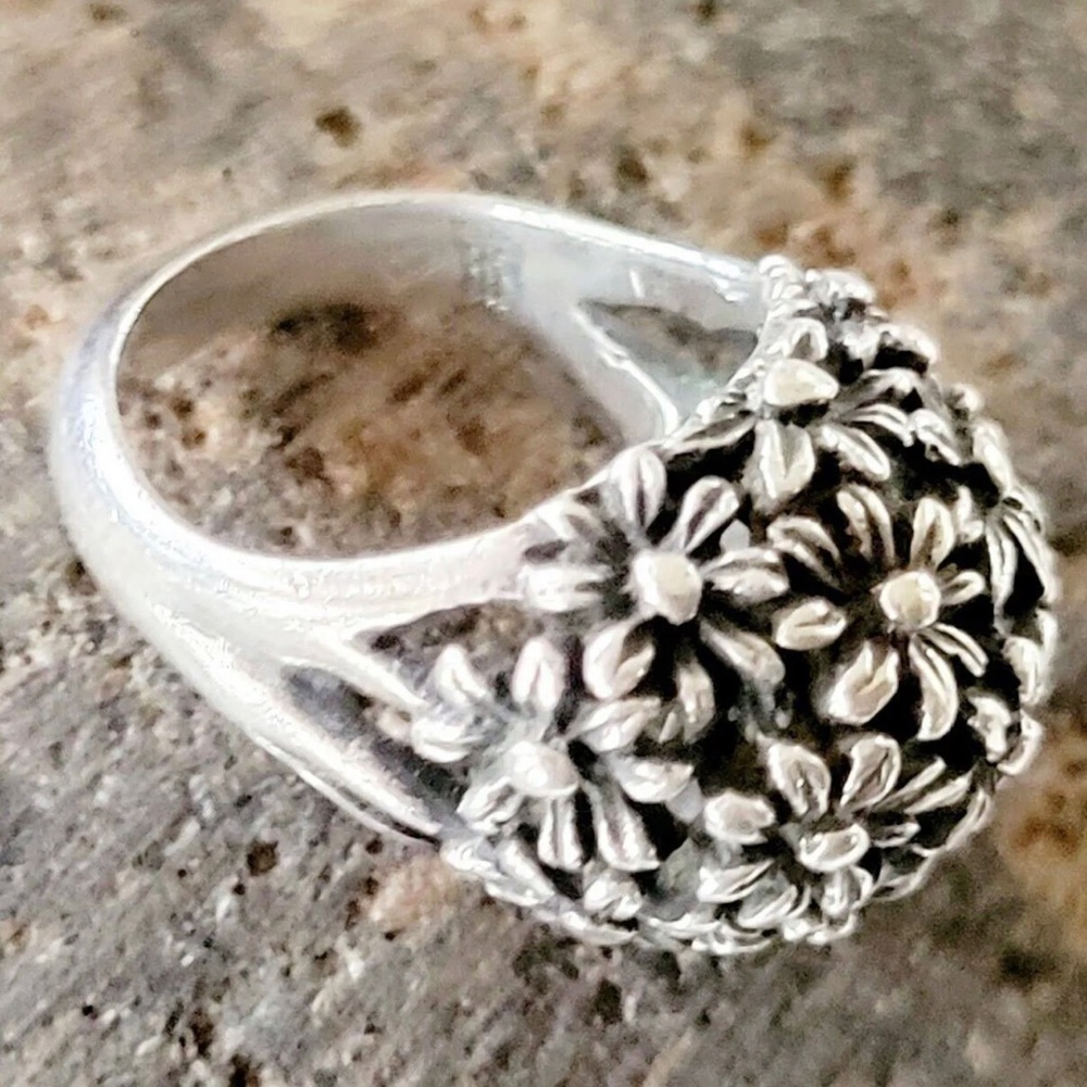 ISO James Avery Margarita Daisy dome ring